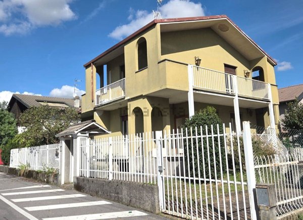 appartamento in vendita a Carnate