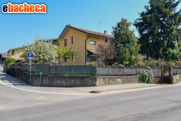 casa indipendente in vendita a Carnate