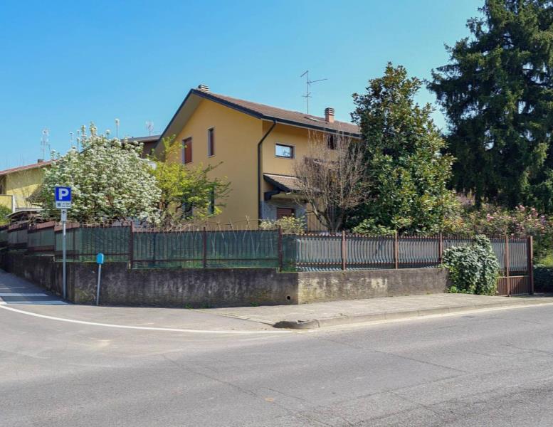 casa indipendente in vendita a Carnate