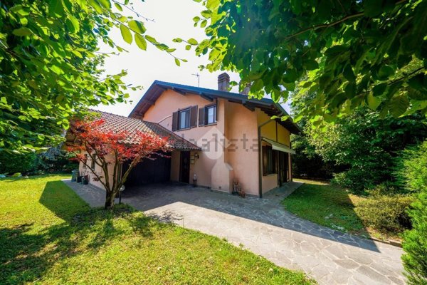 casa indipendente in vendita a Carnate
