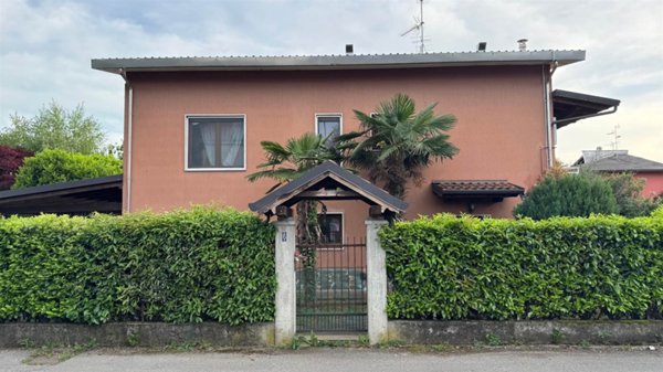 appartamento in vendita a Carnate