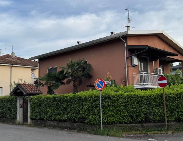casa indipendente in vendita a Carnate