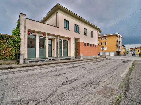 negozio in vendita a Carnate
