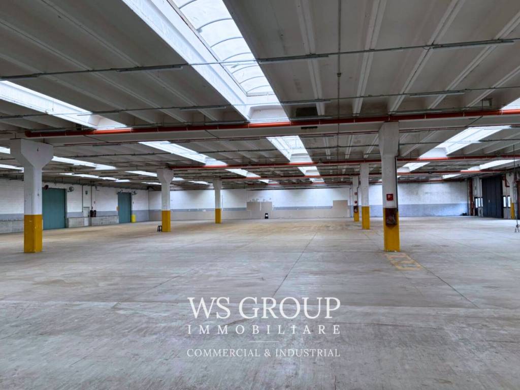locale commerciale in vendita a Carnate