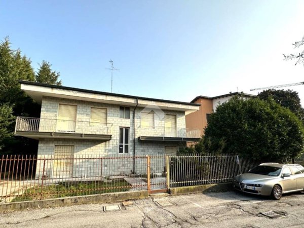 casa indipendente in vendita a Carnate