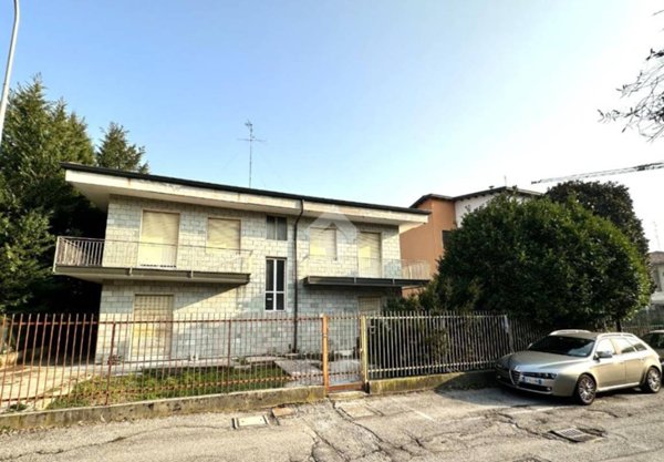 casa indipendente in vendita a Carnate