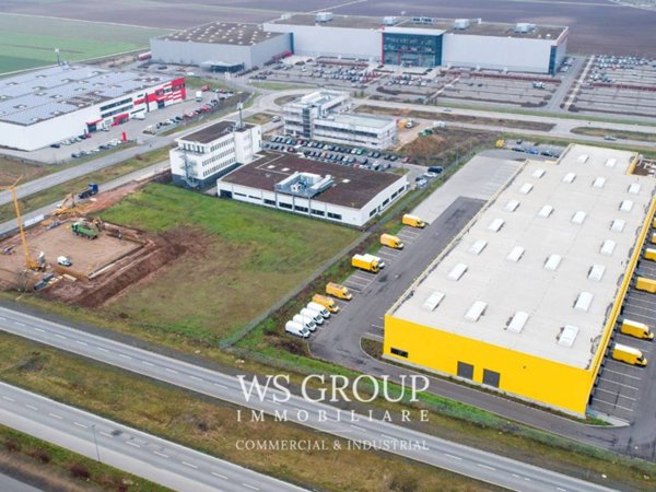 locale commerciale in vendita a Carnate