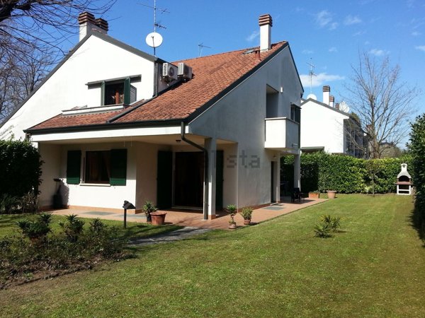 casa indipendente in vendita a Carnate