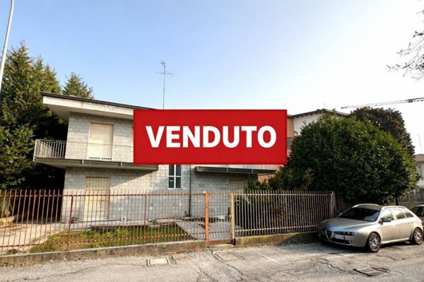 casa indipendente in vendita a Carnate