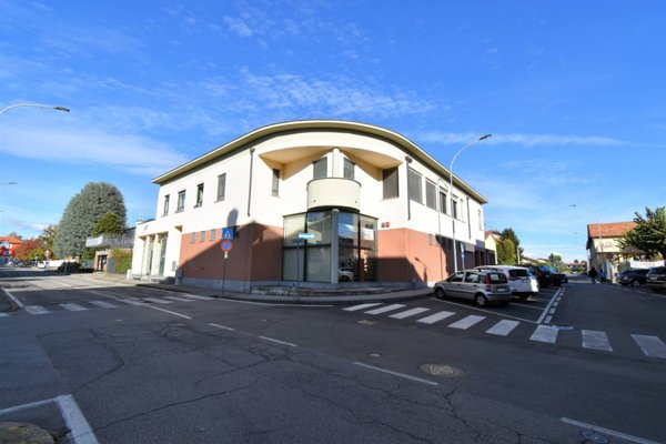 locale commerciale in vendita a Carnate