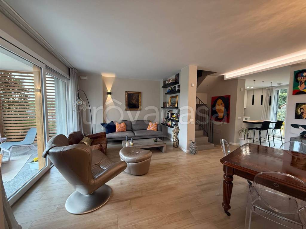 casa indipendente in vendita a Carnate