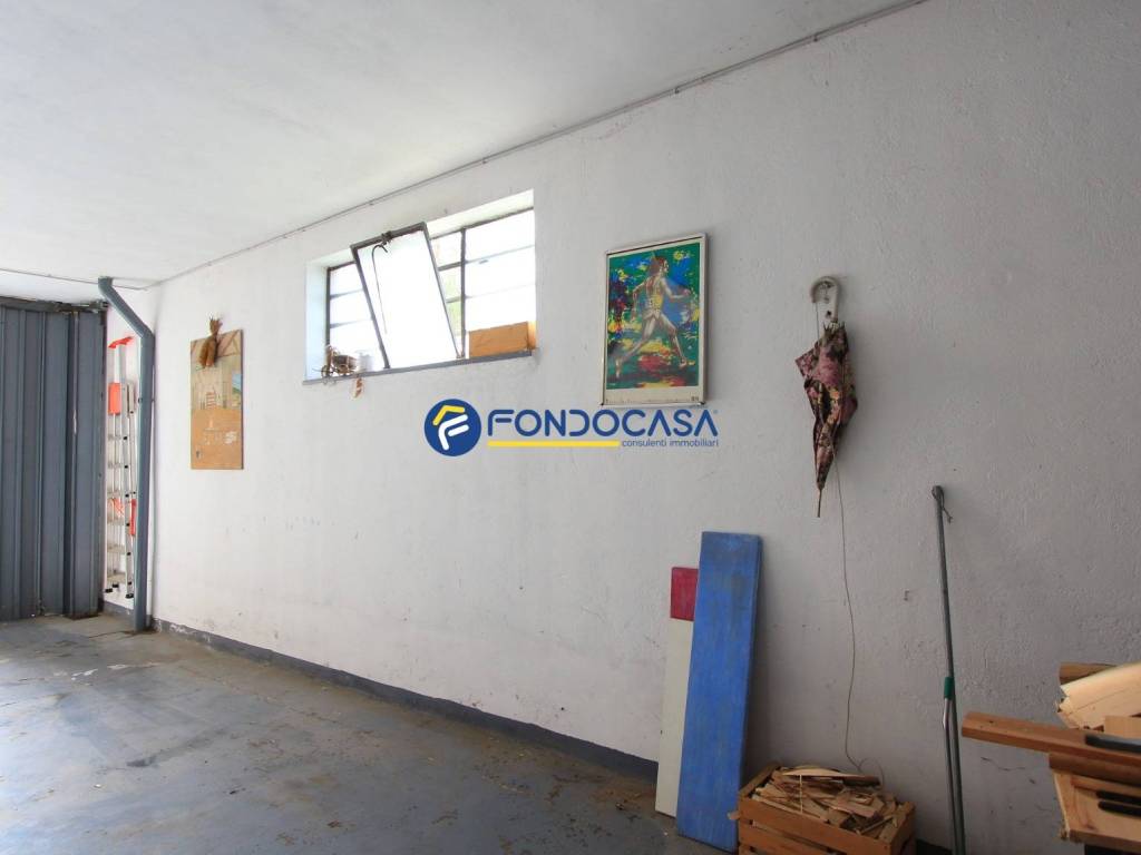 locale commerciale in vendita a Carnate