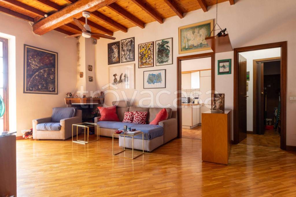 casa indipendente in vendita a Carnate