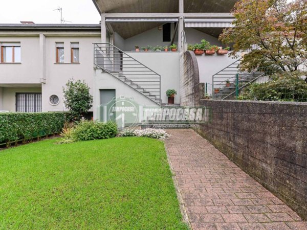 casa indipendente in vendita a Carnate