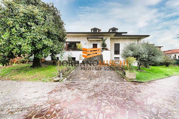 casa indipendente in vendita a Carnate