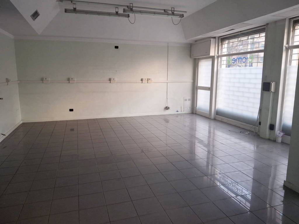 negozio in vendita a Carnate