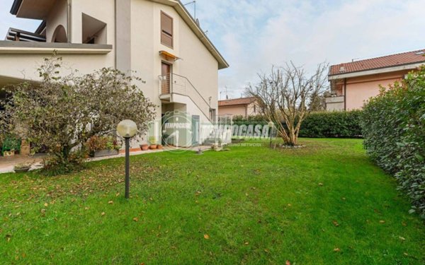 casa indipendente in vendita a Carnate