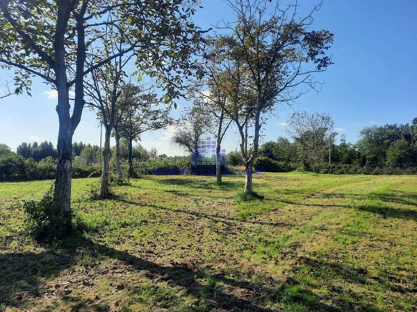 terreno agricolo in vendita a Carnate