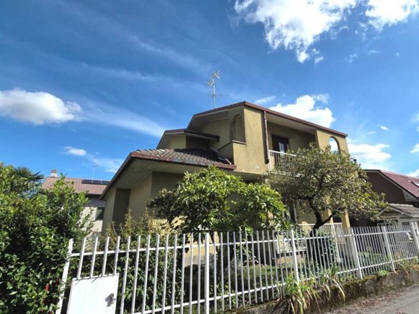 casa indipendente in vendita a Carnate