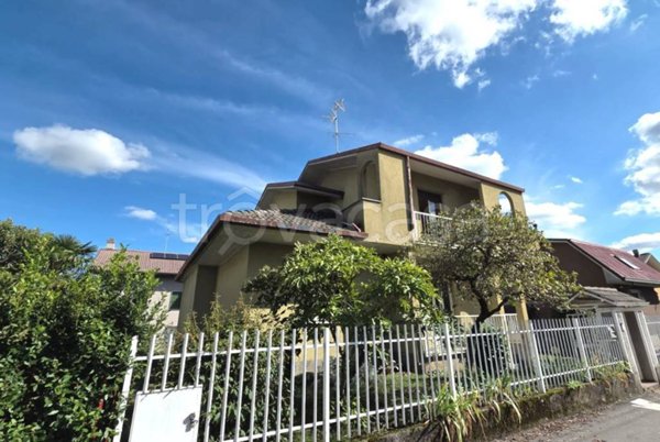casa indipendente in vendita a Carnate