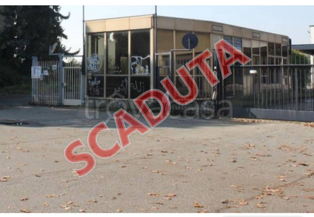 locale commerciale in vendita a Carnate