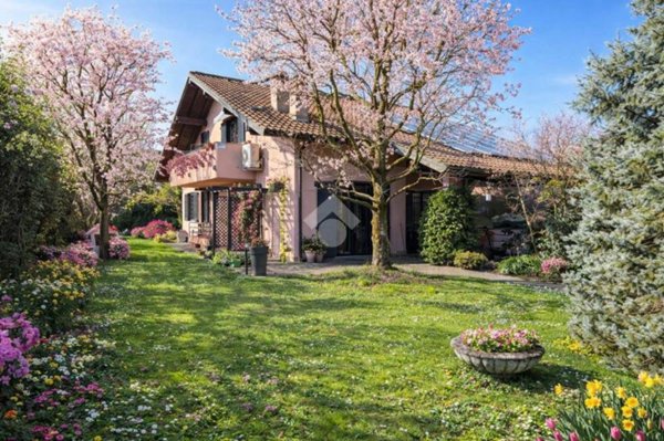 casa indipendente in vendita a Carnate