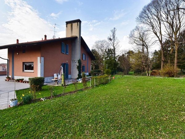 casa indipendente in vendita a Carnate