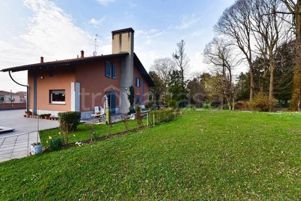 casa indipendente in vendita a Carnate