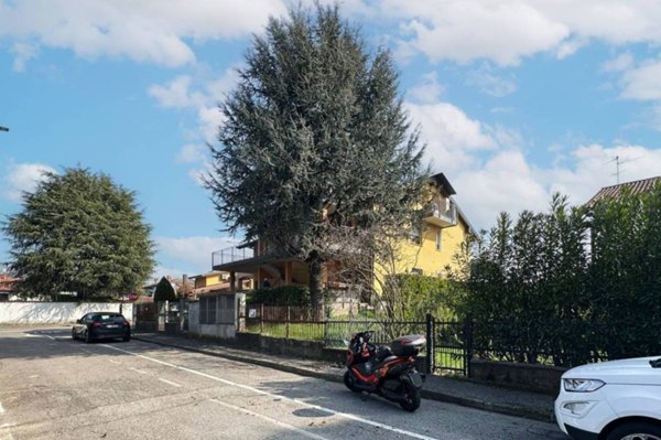 appartamento in vendita a Carnate