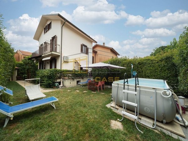 casa indipendente in vendita a Carnate