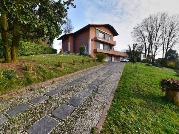 casa indipendente in vendita a Carnate