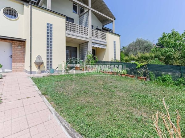 casa indipendente in vendita a Carnate