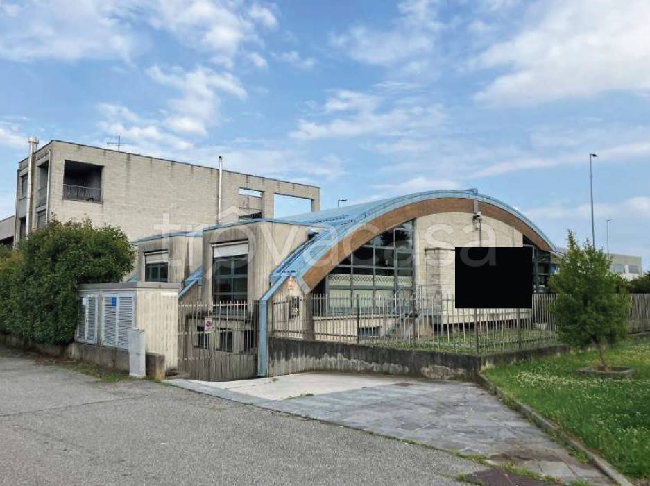 locale commerciale in vendita a Cavenago di Brianza