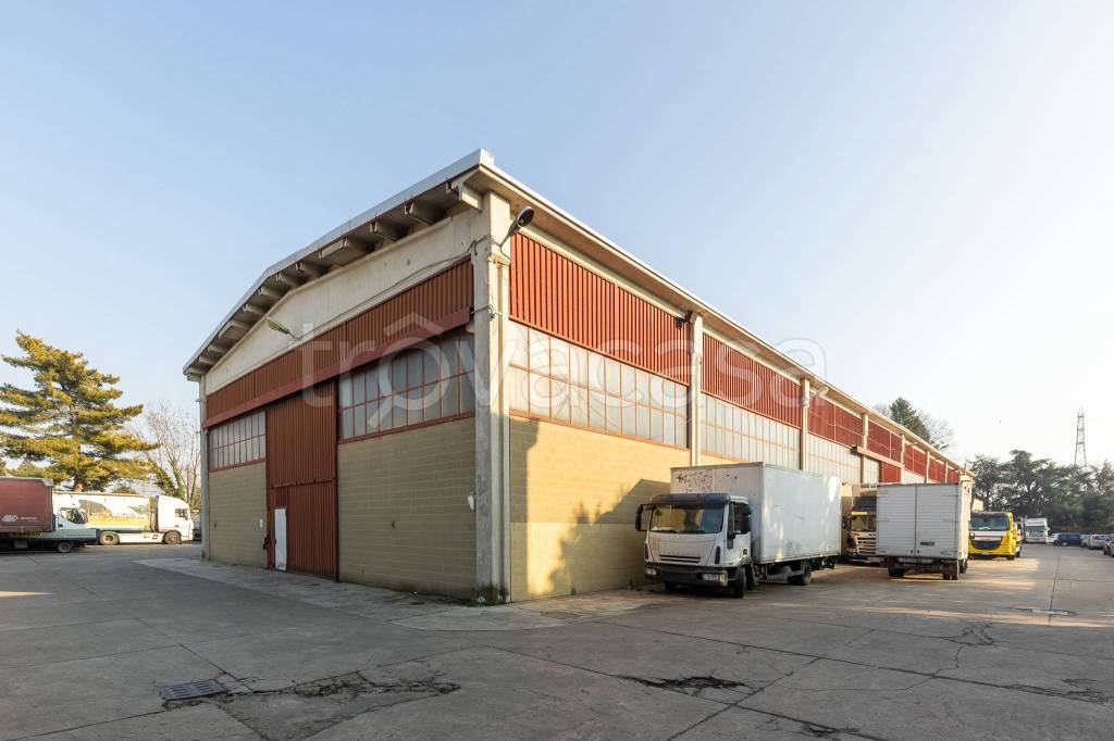 capannone in vendita a Cavenago di Brianza