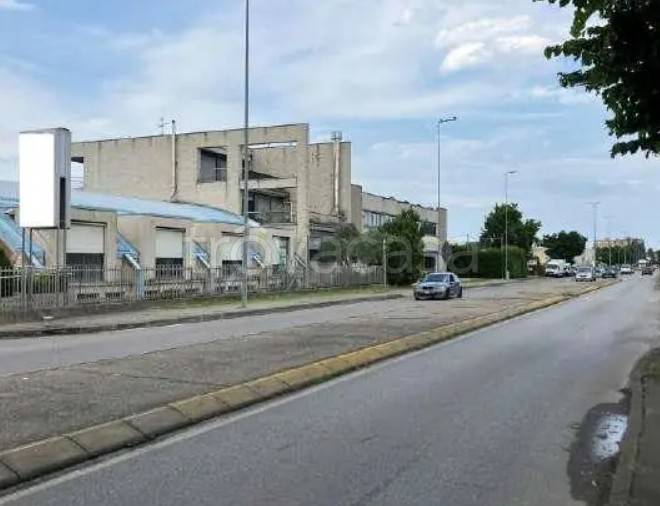 negozio in vendita a Cavenago di Brianza