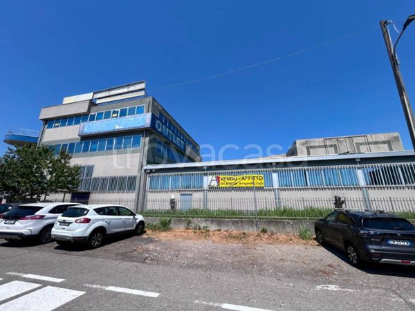 capannone in vendita a Cavenago di Brianza