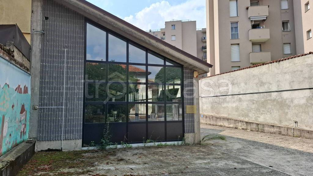 negozio in vendita a Cavenago di Brianza