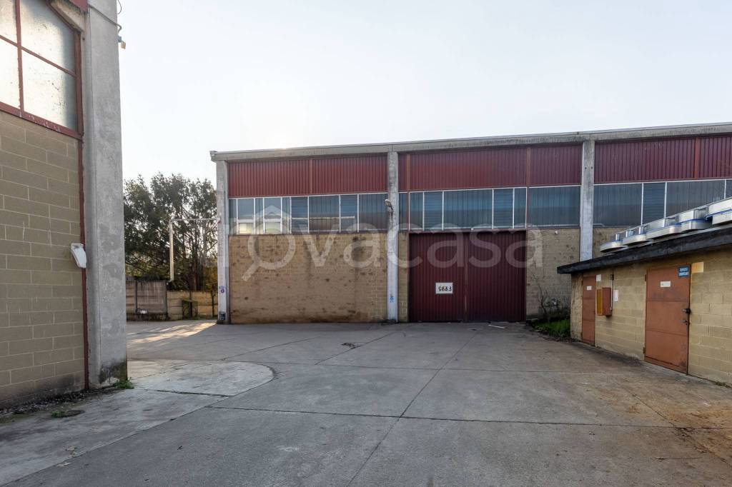 locale commerciale in vendita a Cavenago di Brianza