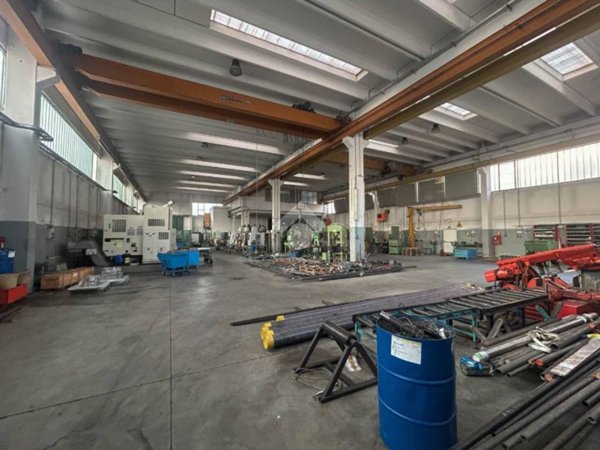 locale commerciale in vendita a Cavenago di Brianza