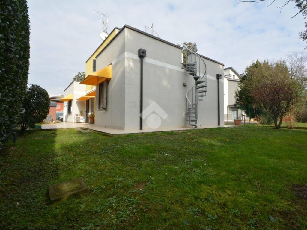 casa indipendente in vendita a Cavenago di Brianza
