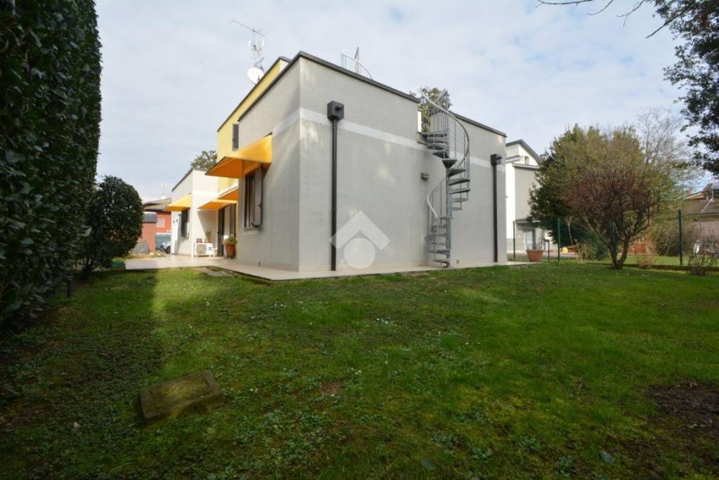 casa indipendente in vendita a Cavenago di Brianza