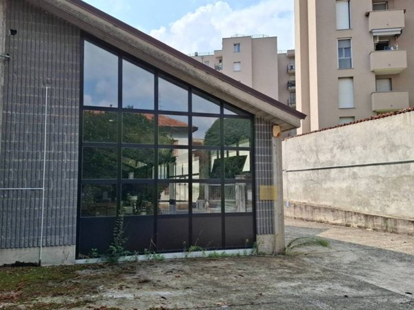 negozio in vendita a Cavenago di Brianza