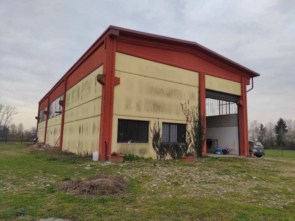 locale commerciale in vendita a Cavenago di Brianza