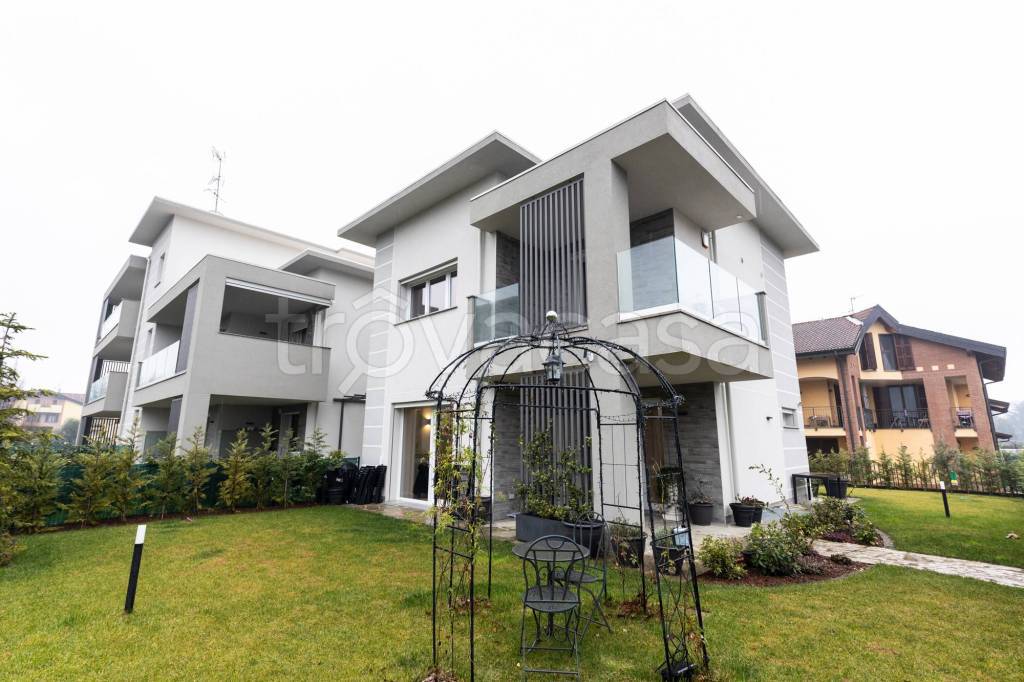 casa indipendente in vendita a Cavenago di Brianza