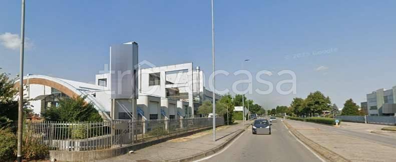 locale commerciale in vendita a Cavenago di Brianza