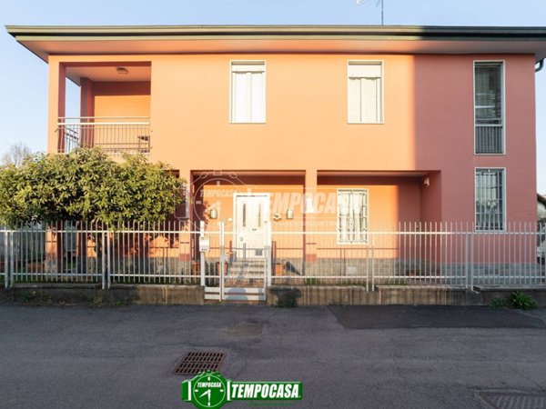 casa indipendente in vendita a Cavenago di Brianza