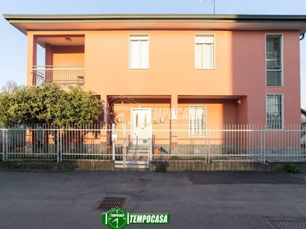 casa indipendente in vendita a Cavenago di Brianza