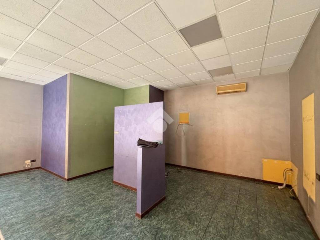negozio in vendita a Cavenago di Brianza