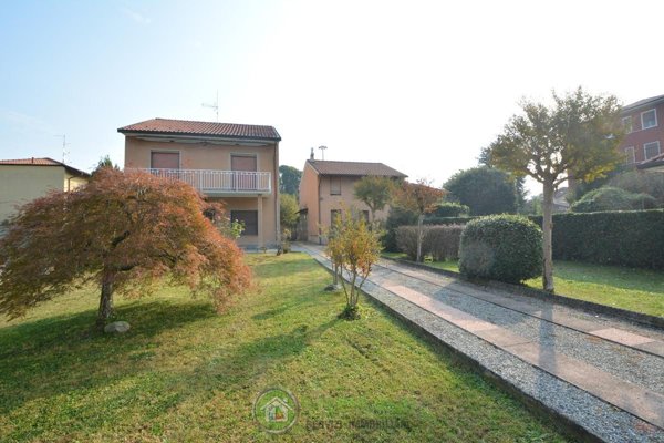 casa indipendente in vendita a Cavenago di Brianza