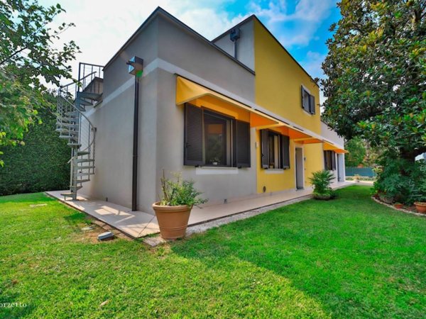 casa indipendente in vendita a Cavenago di Brianza
